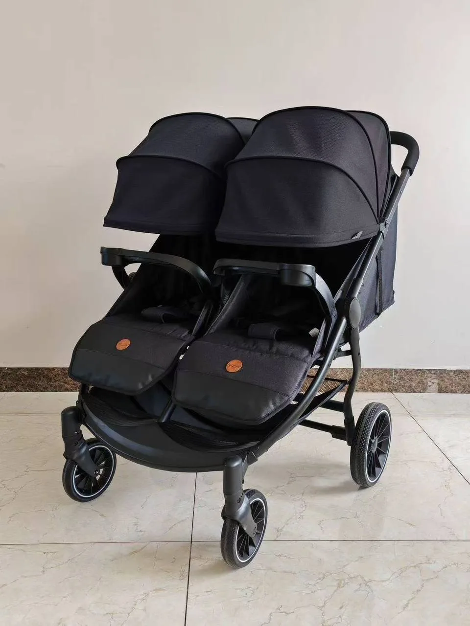 عارەبانەی منداڵانی Kidilo 738 جمک لە تەنیشت یەک