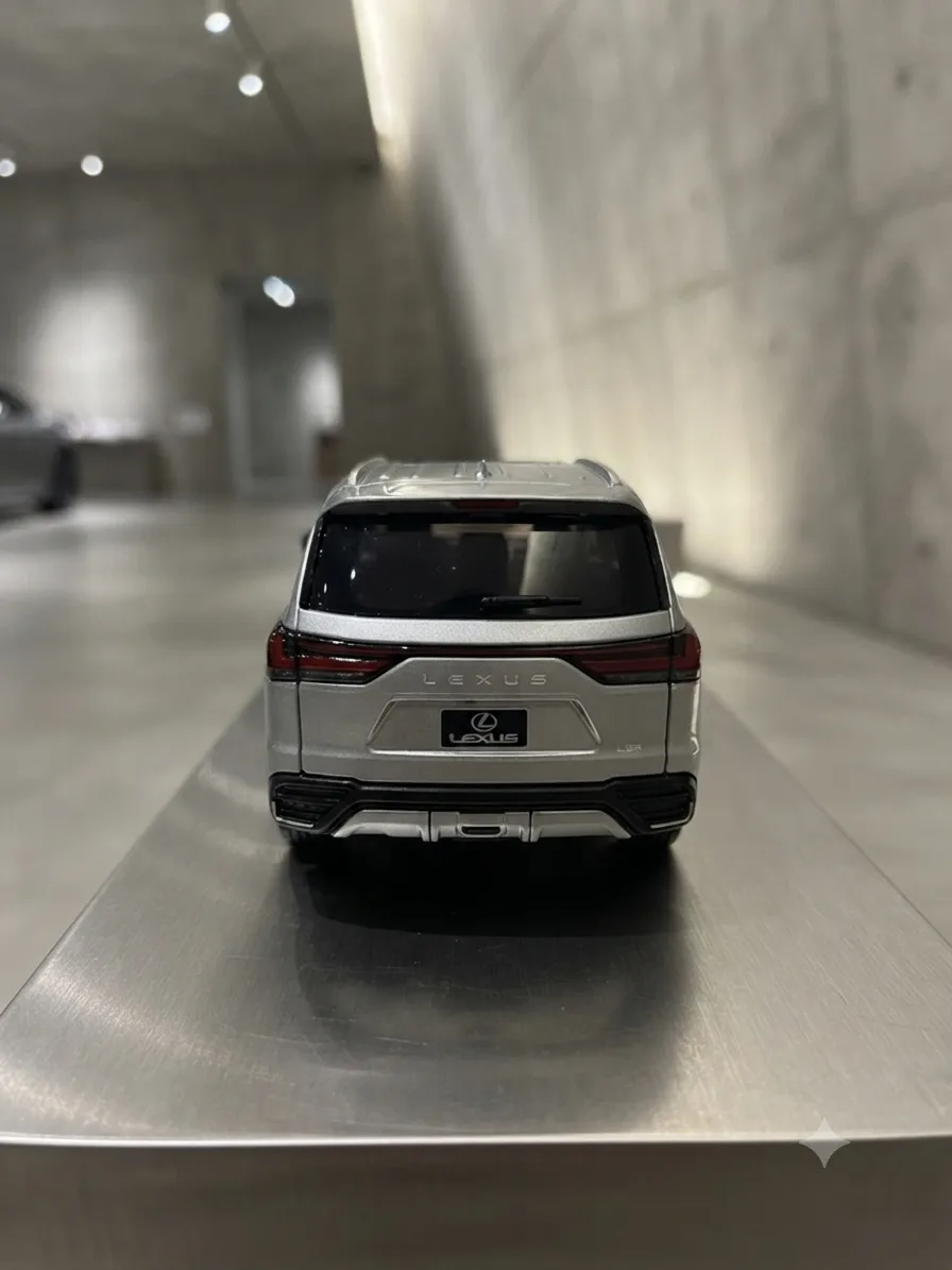 سەیارەی کامڵی ئاسنی لێکسس LX 600