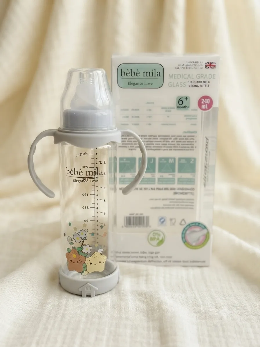 مەمەی شیری شیشەیی Bebe Mila 240ml (8oz) لەگەڵ دەستگرت و خوارەوەی سیلیکۆنی – +6 مانگ