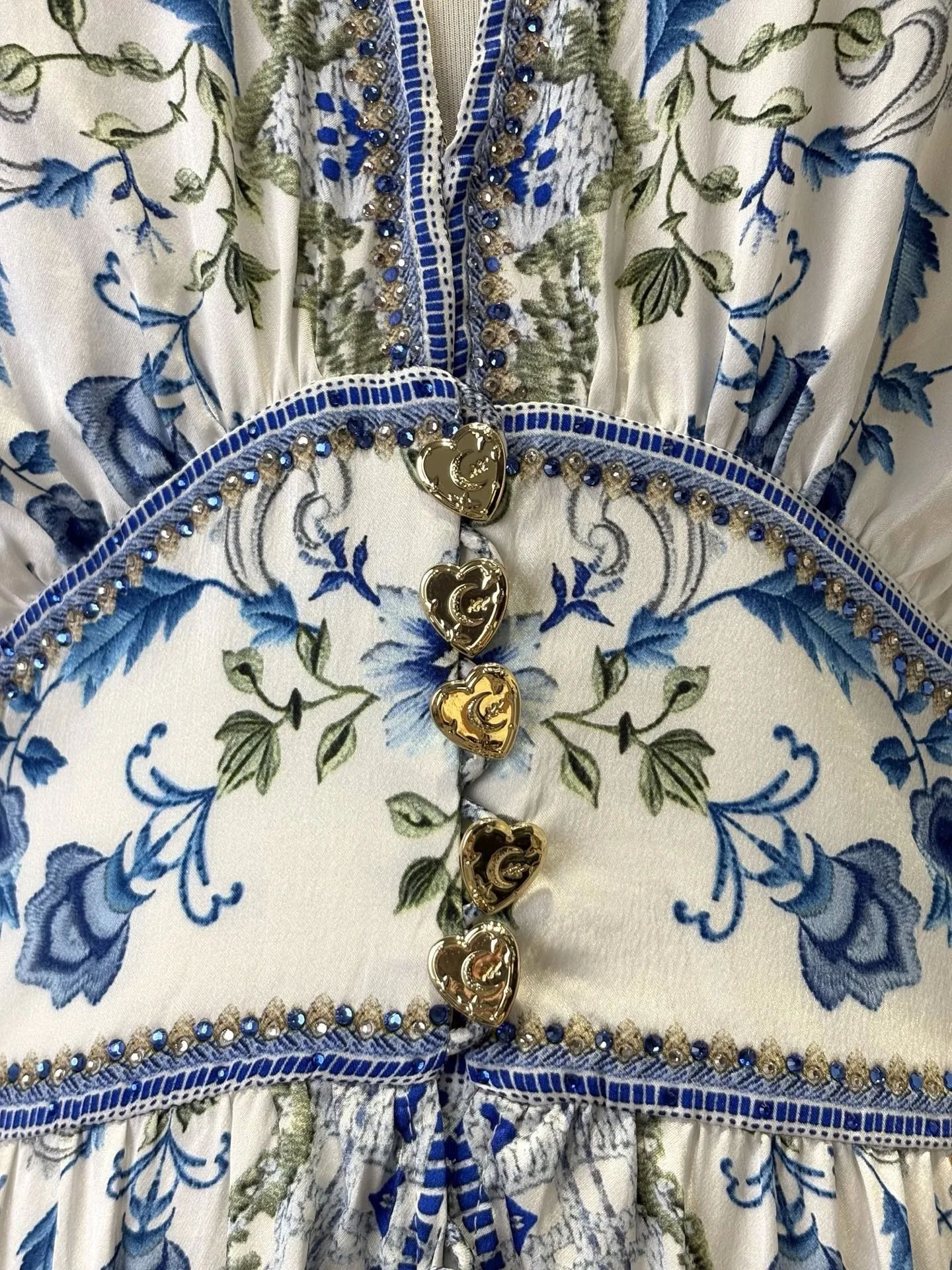 کراسی درێژی ئافرەتان